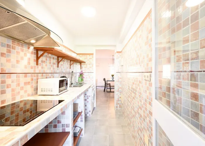 Edificio Belgica By 10tosea פואנגירולה